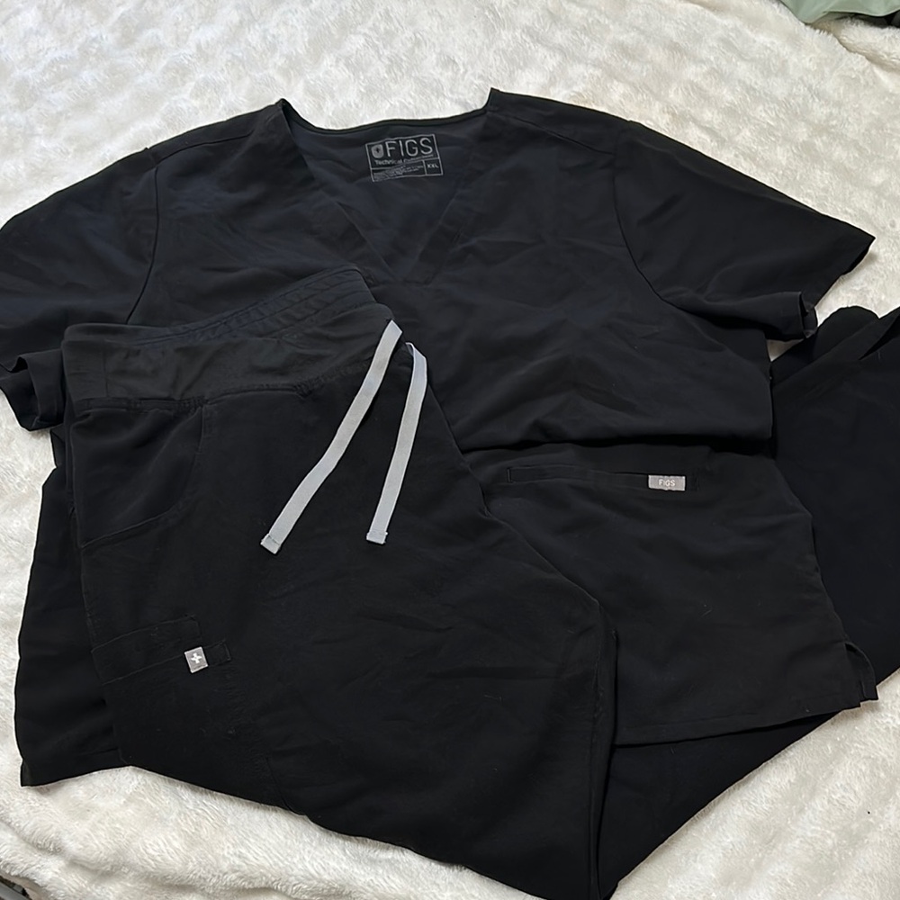 Figs Black Scrub Set